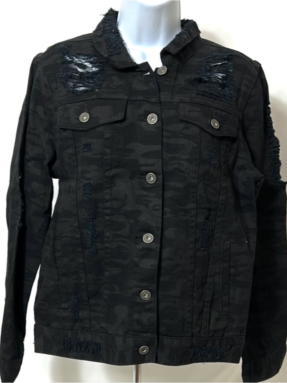 Women’s Size Medium Black Camouflage Denim Distressed Button Front Jacket Waimea